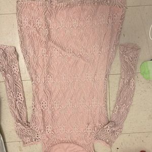 They are maroon and pink they are bran new and they are size medium